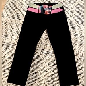Lululemon capri reversible leggings other side solid black